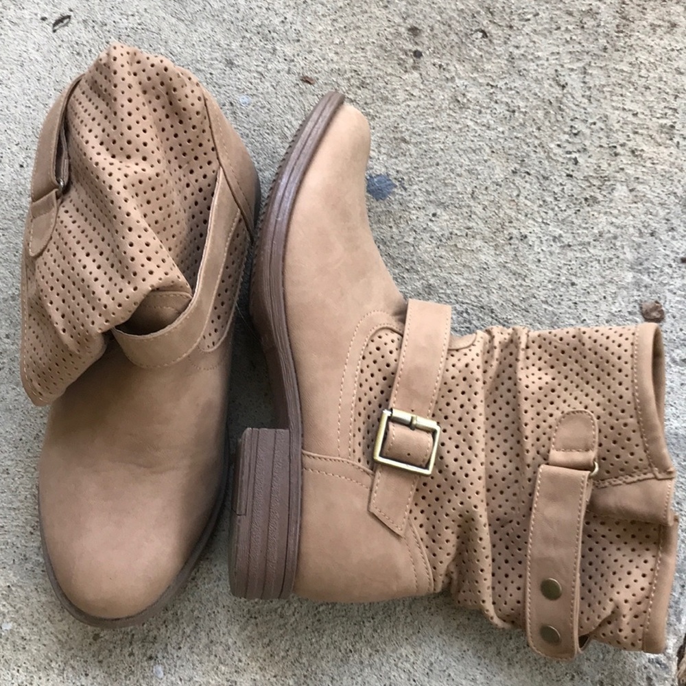 Tan light brown Sketcher boots 8